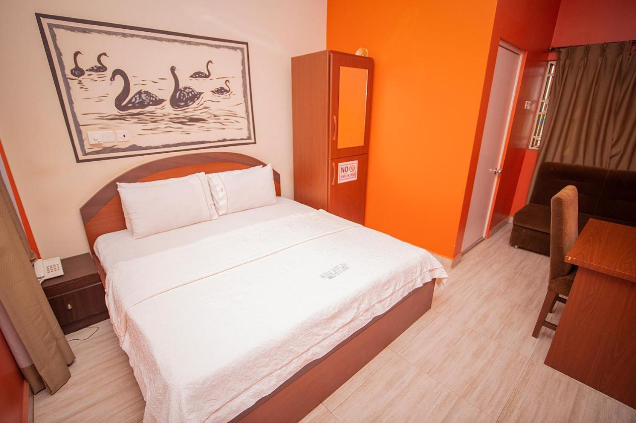 Hilton View Hotel Ogbodjo Bagian luar foto