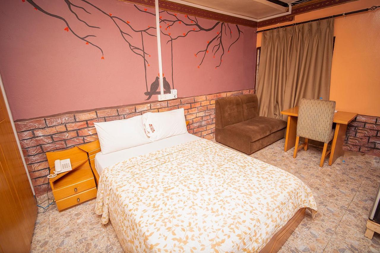 Hilton View Hotel Ogbodjo Bagian luar foto