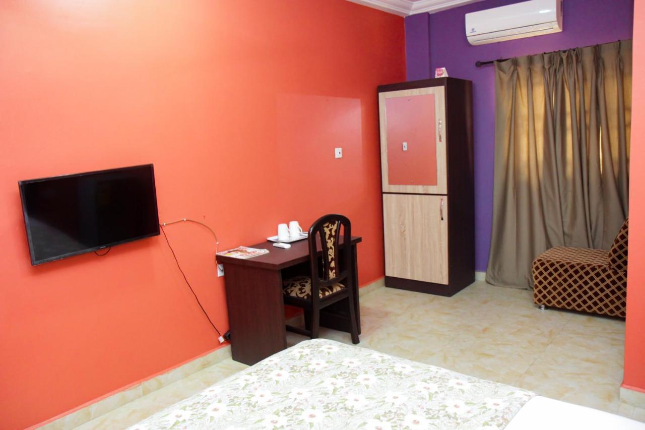 Hilton View Hotel Ogbodjo Bagian luar foto