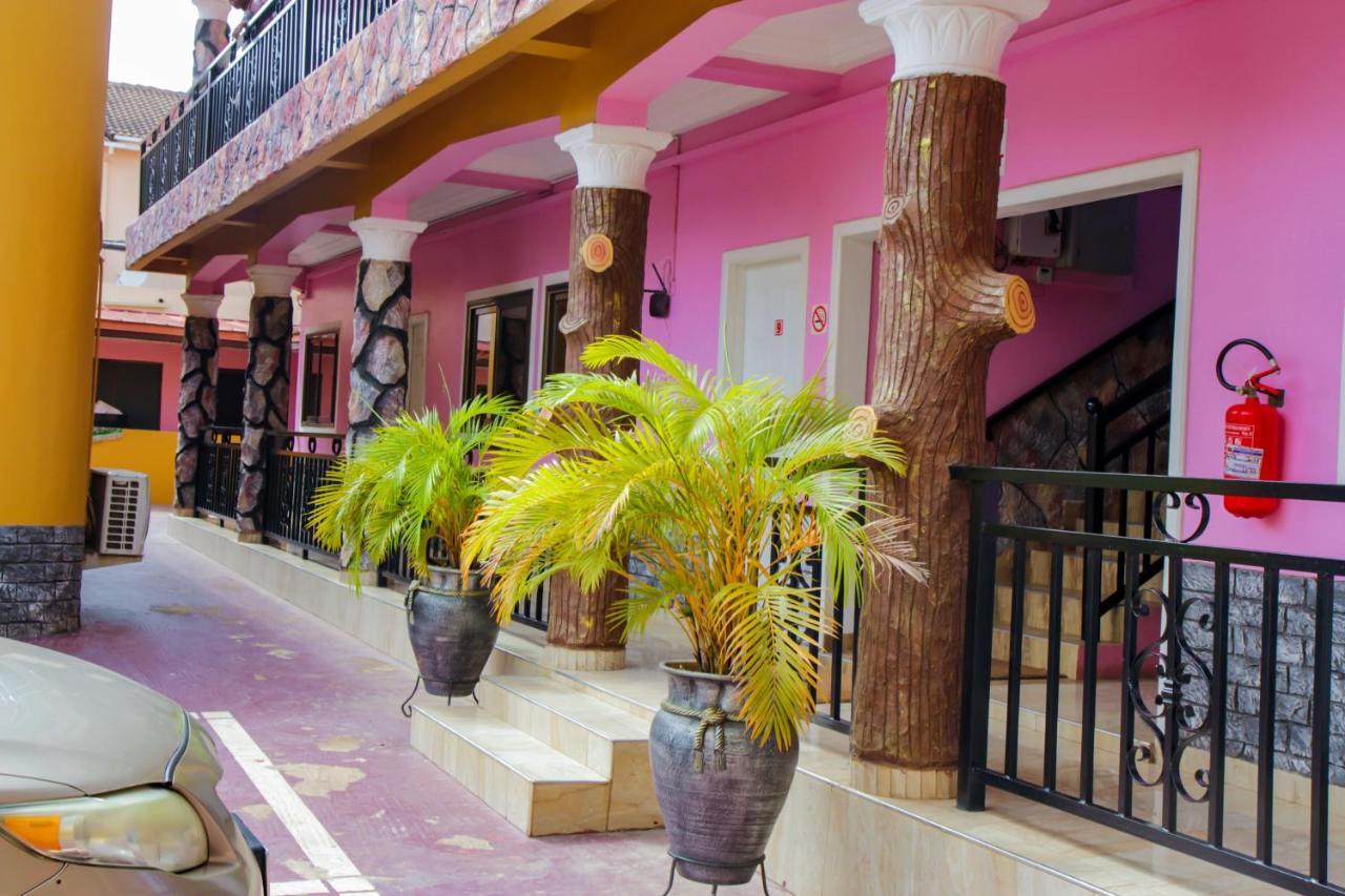 Hilton View Hotel Ogbodjo Bagian luar foto