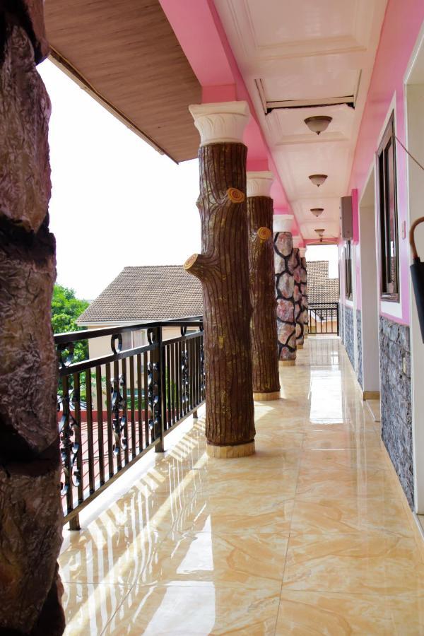 Hilton View Hotel Ogbodjo Bagian luar foto