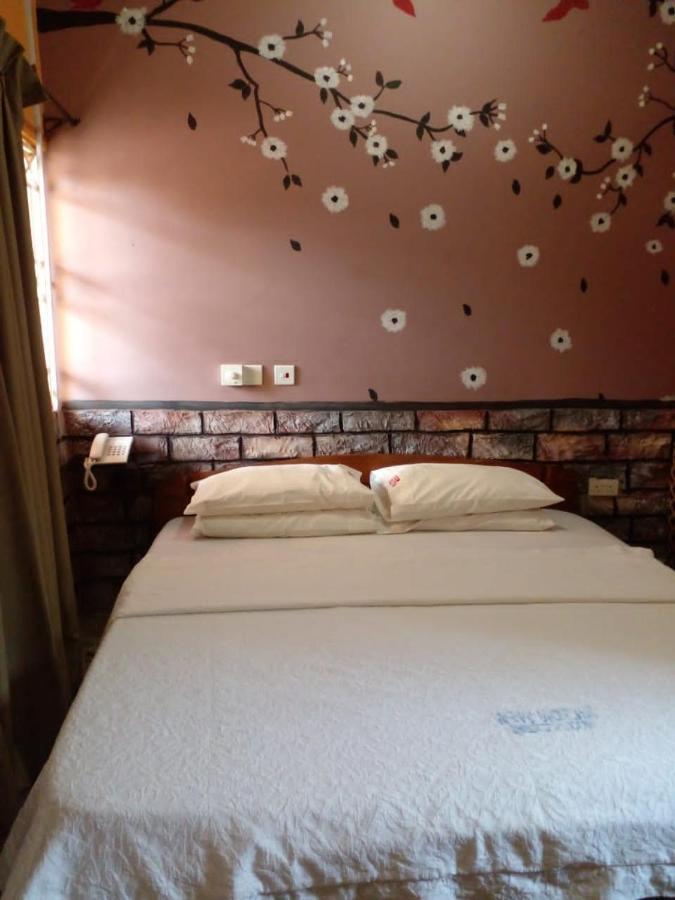 Hilton View Hotel Ogbodjo Bagian luar foto